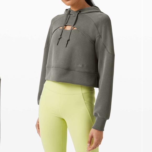 Get Centred crop hoodie - Picture 1 of 5